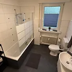 Gna02 - Zeitgemaesse Mit Modernen Kuechen, Balkon & Parkplatz 뤼덴샤이드