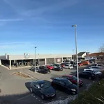 아파트 Gna02 - Zeitgemaesse Mit Modernen Kuechen, Balkon & Parkplatz *